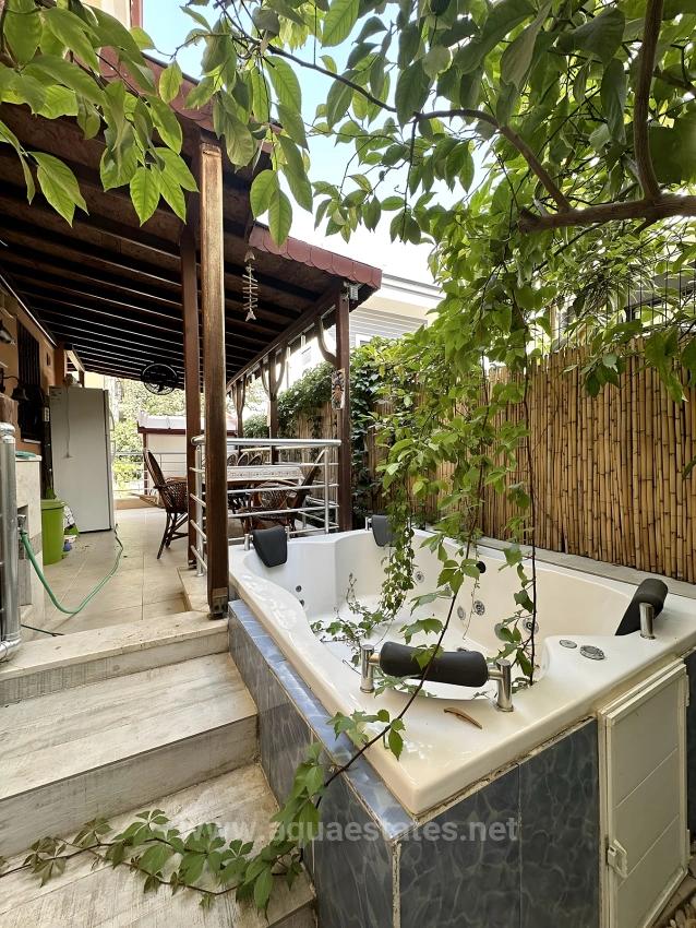 Villa Mit Pool Auf Einem Grundstück Im Stadtteil Fethiye Akarca