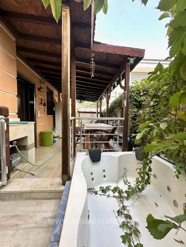 Villa Mit Pool Auf Einem Grundstück Im Stadtteil Fethiye Akarca