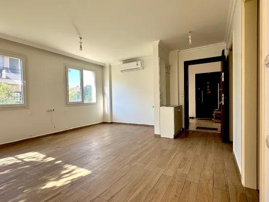 Zentrale Lage In Köyceğiz Mit Geschlossenem Balkon Und Klimaanlage 1+1 Wohnung