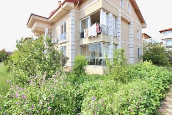 2+1 Wohnung Mit Garten Zum Verkauf Im Zentrum Von Köyceğiz