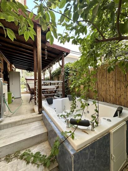Villa Mit Pool Auf Einem Grundstück Im Stadtteil Fethiye Akarca