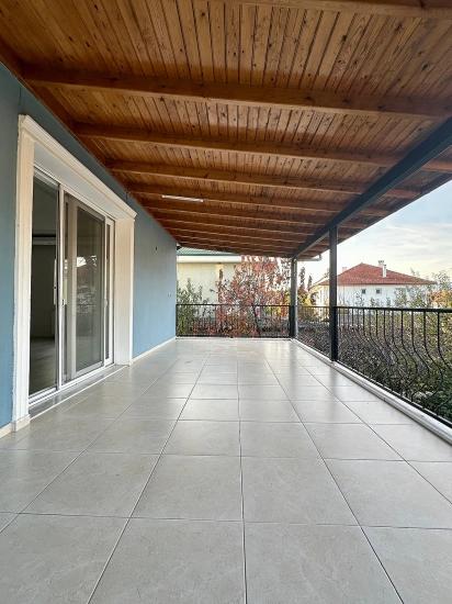 Koycegiz De Havuzlu, Kaloriferli Ve Genis Balkonlu 2+1 Kiralik Daire